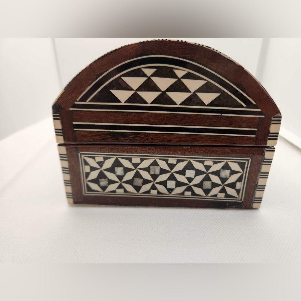 Egyptian Mother of Pearl Jewel Box with Lock and Key - Picture 7 of 15